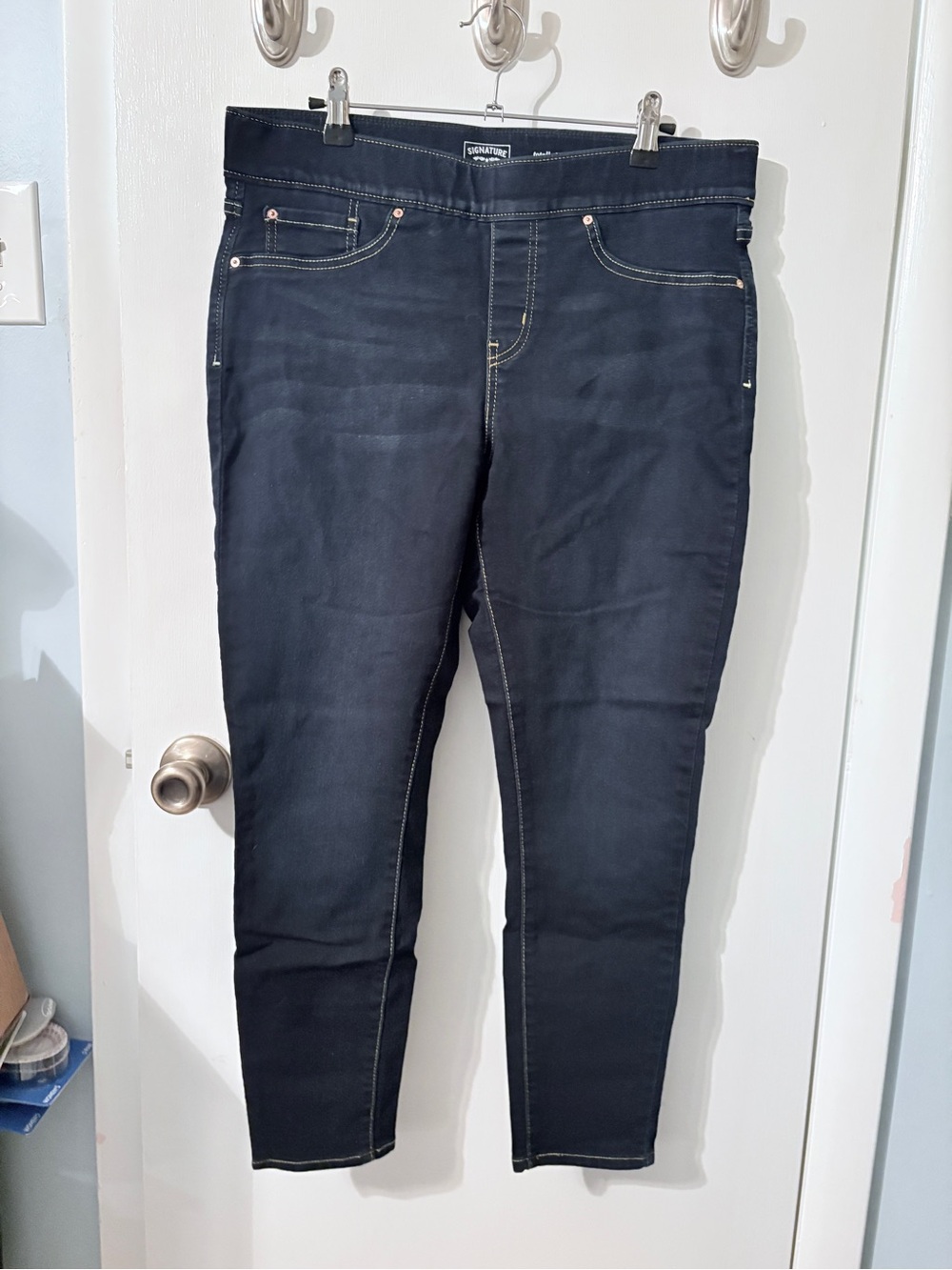 Signature by Levi Strauss Women's Dark Wash Pull-on Skinny Jeans